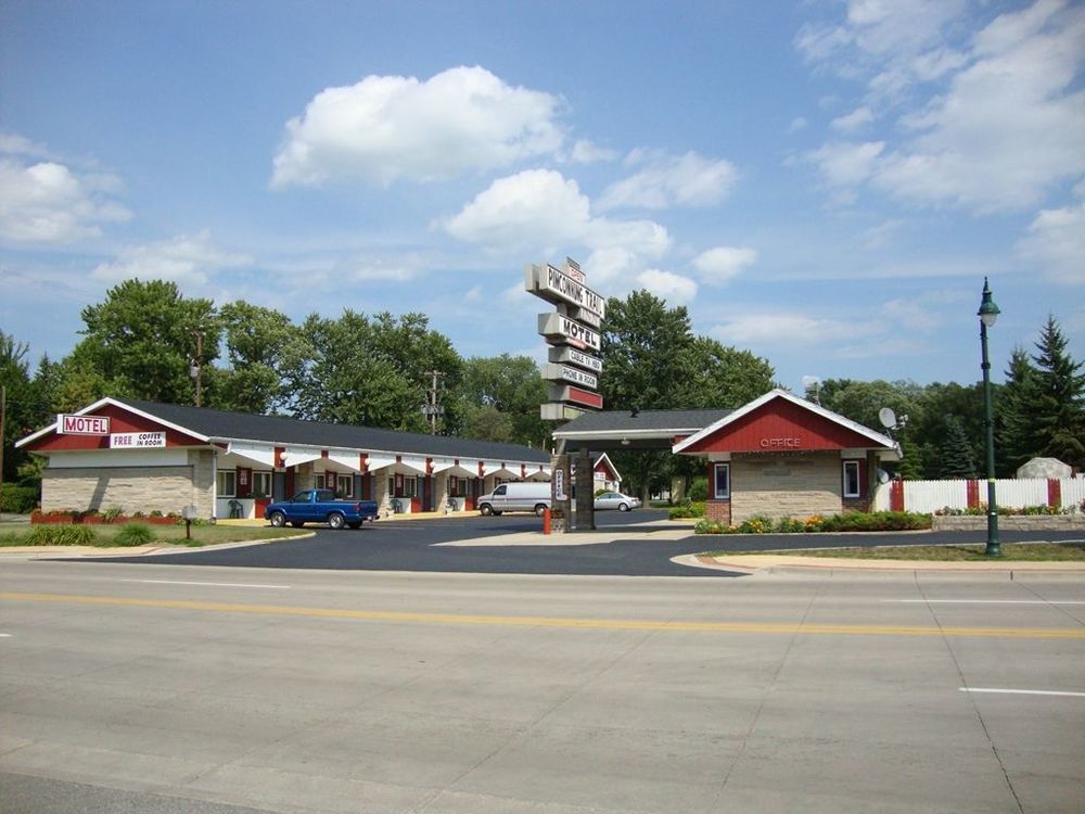 Pinconning Trail Inn Motel Экстерьер фото