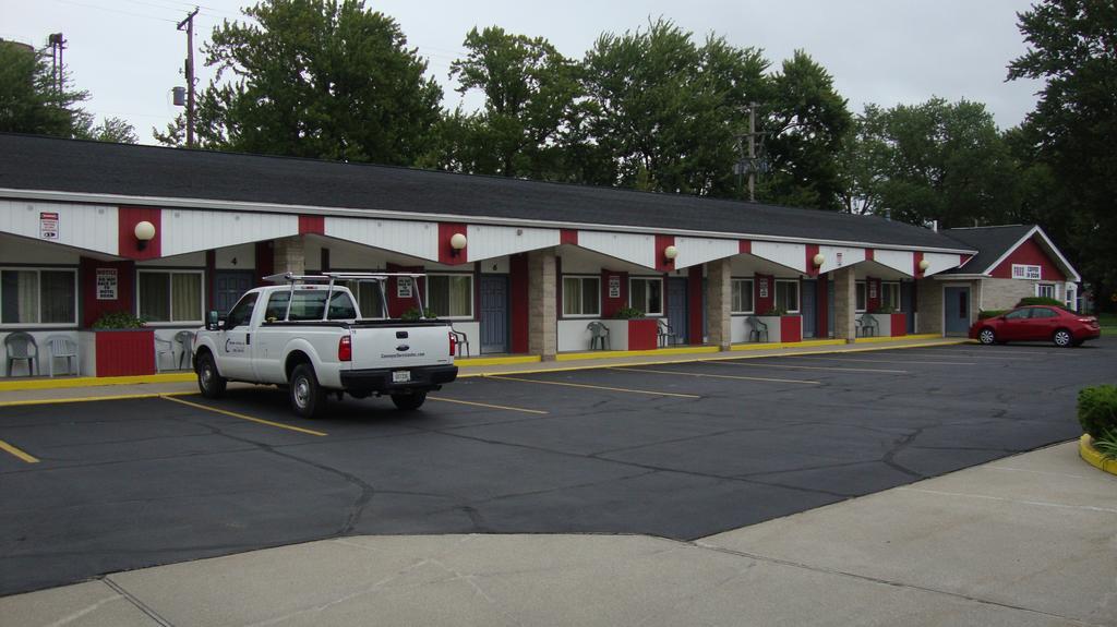 Pinconning Trail Inn Motel Экстерьер фото