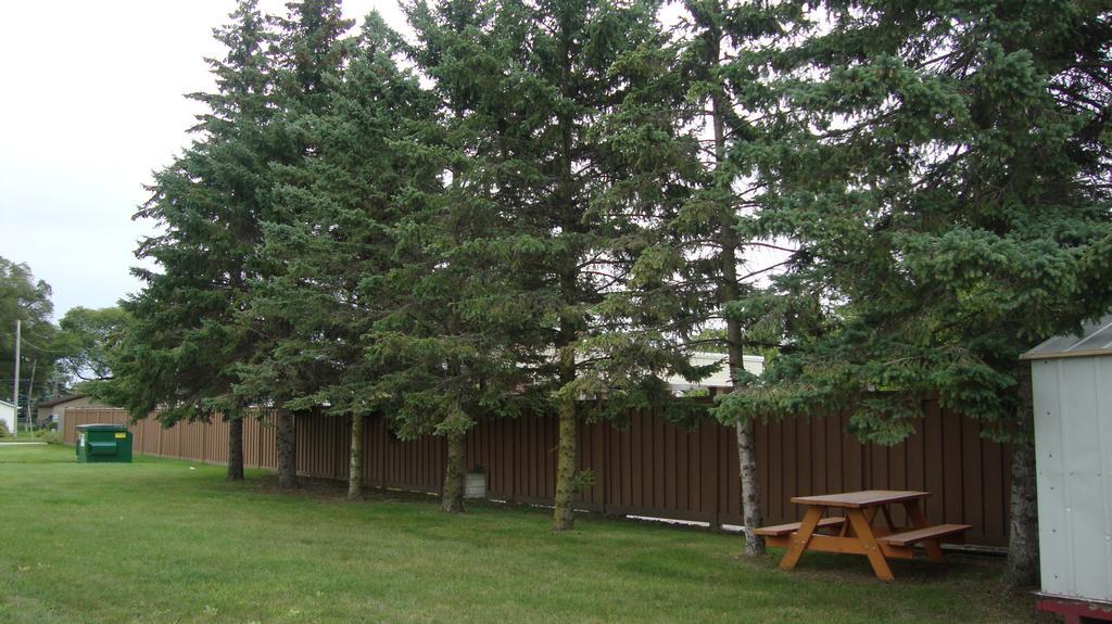 Pinconning Trail Inn Motel Экстерьер фото