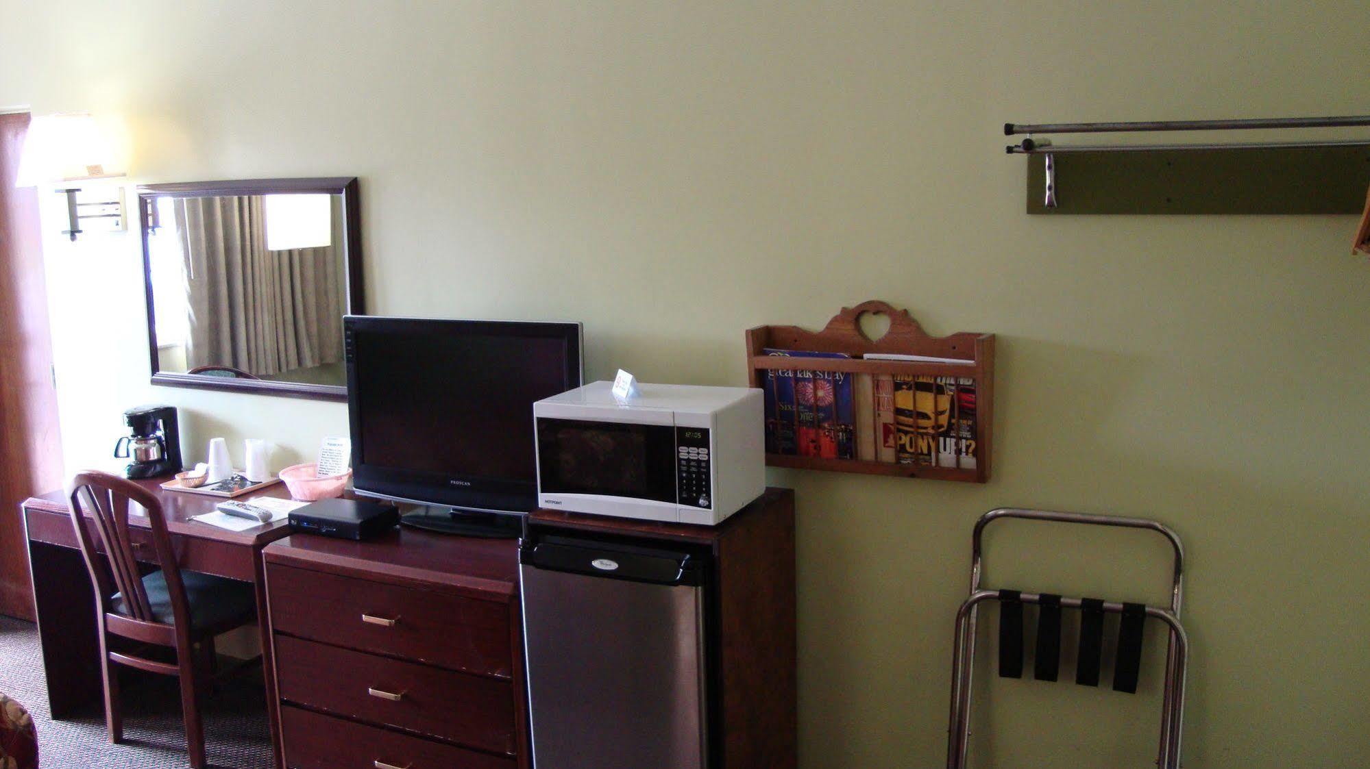 Pinconning Trail Inn Motel Экстерьер фото