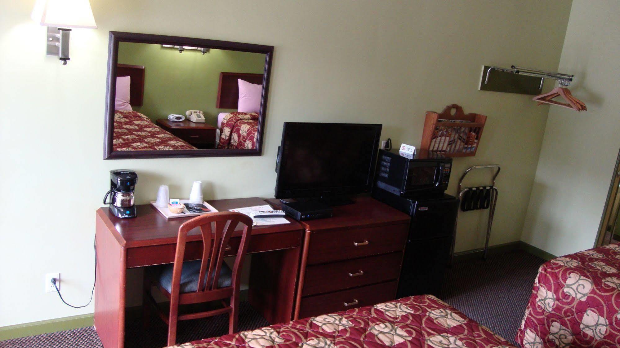 Pinconning Trail Inn Motel Экстерьер фото
