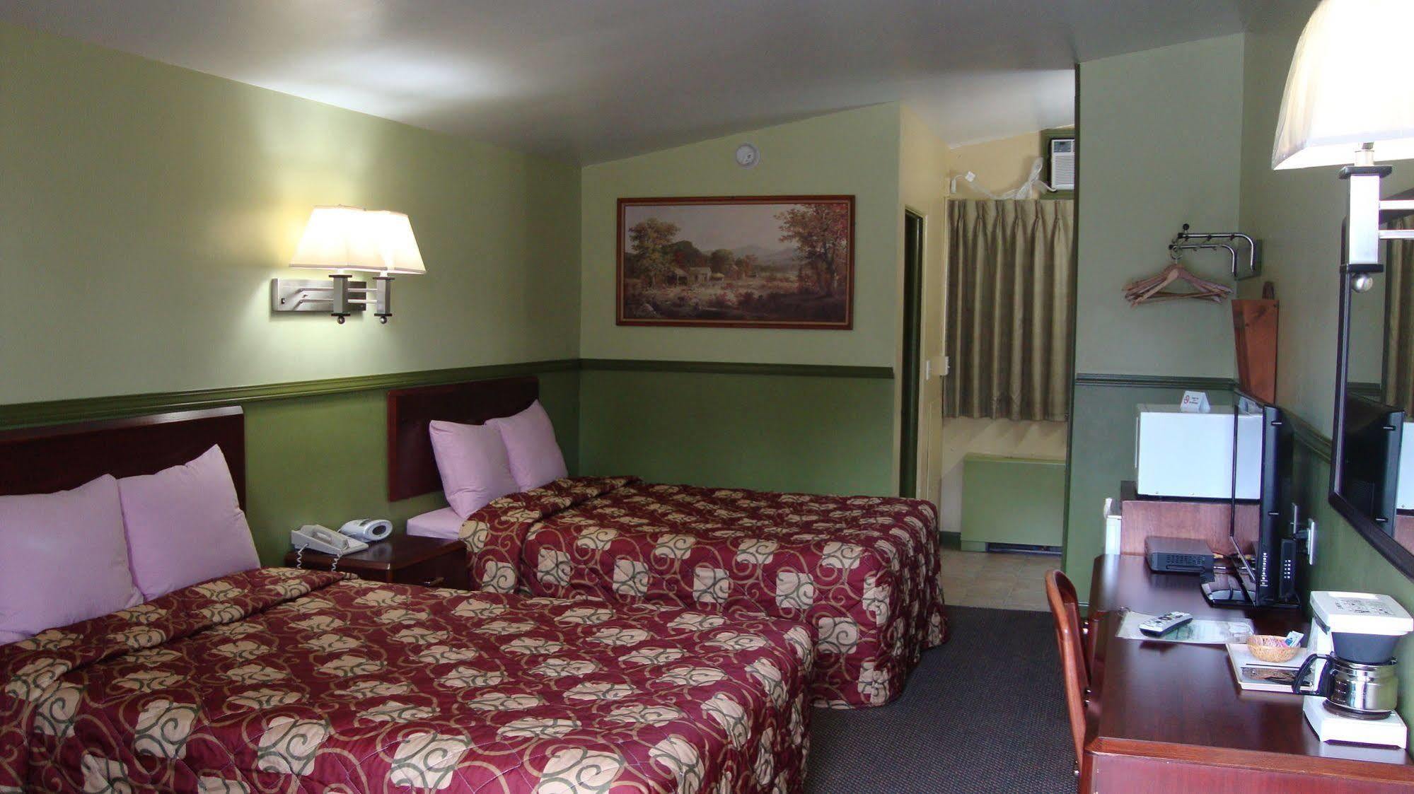 Pinconning Trail Inn Motel Экстерьер фото