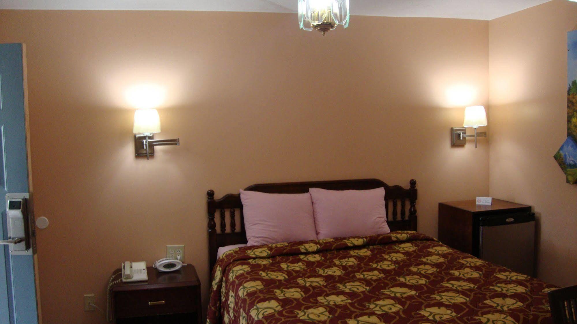 Pinconning Trail Inn Motel Экстерьер фото