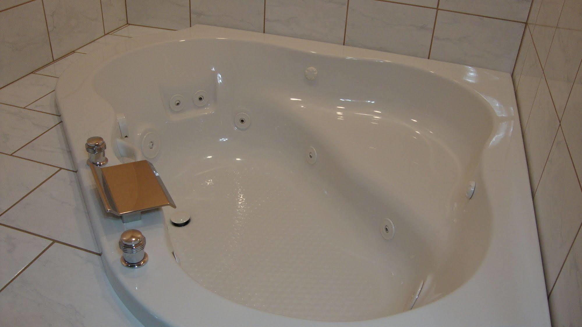 Pinconning Trail Inn Motel Экстерьер фото