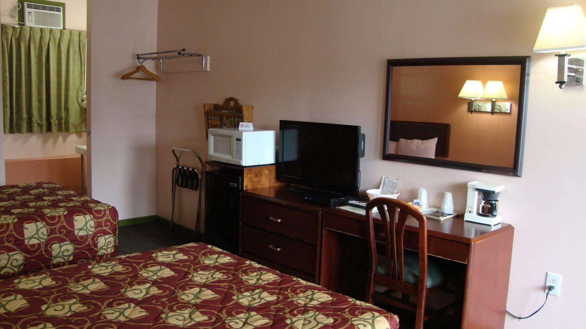 Pinconning Trail Inn Motel Экстерьер фото